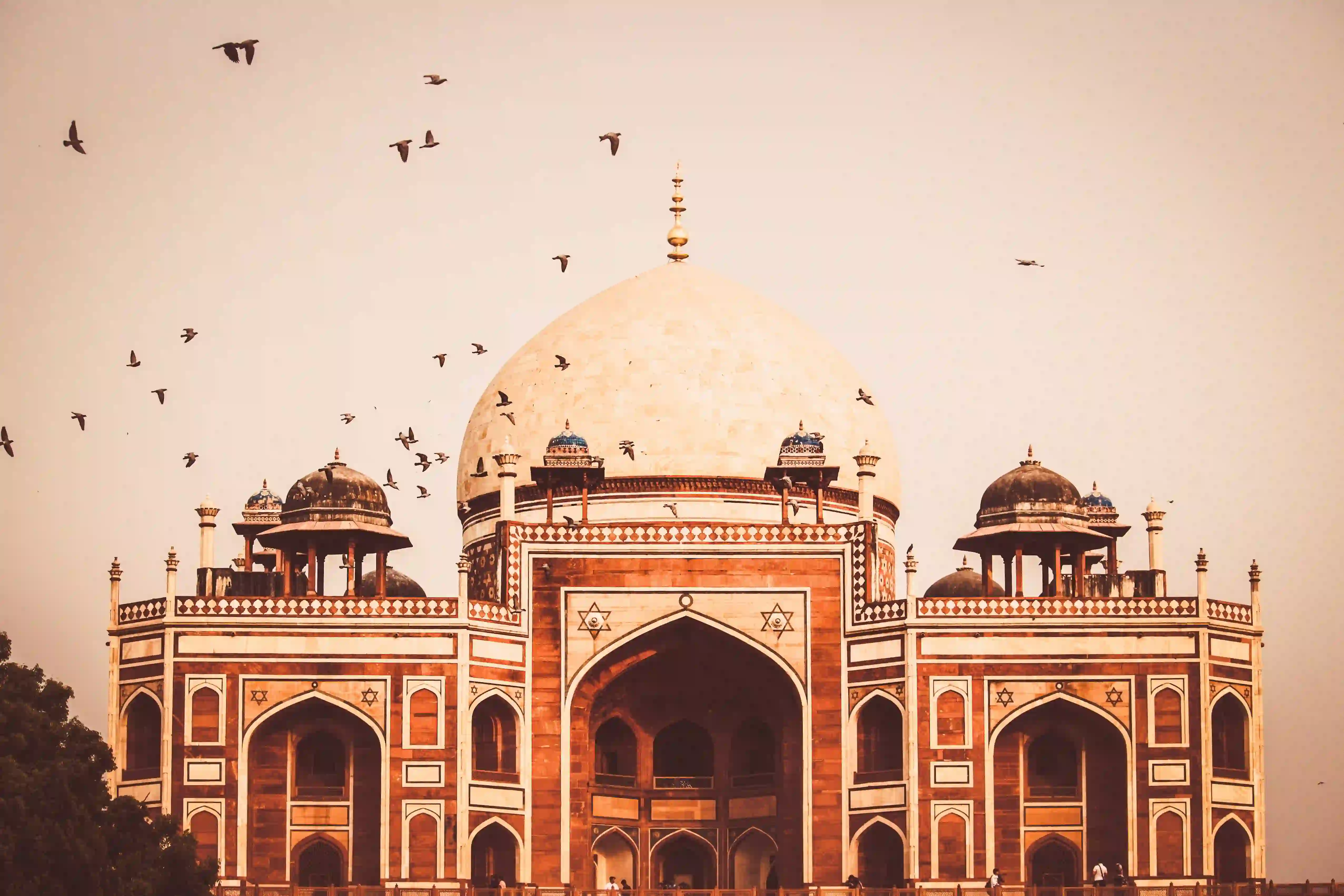 private-mughal-history-tour-in-delhi-explore-monuments-with-expert-guide
