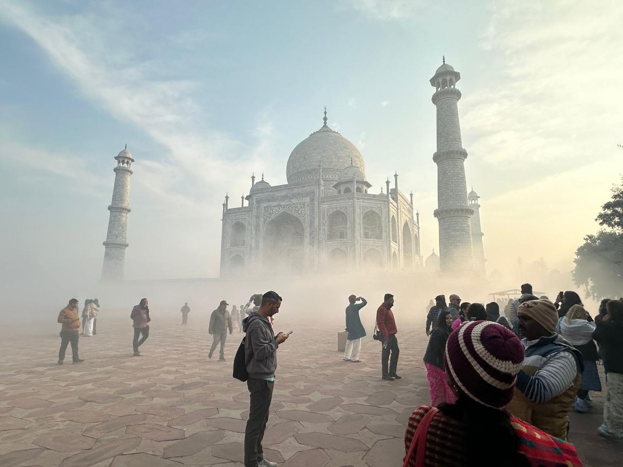 Taj Mahal fog image