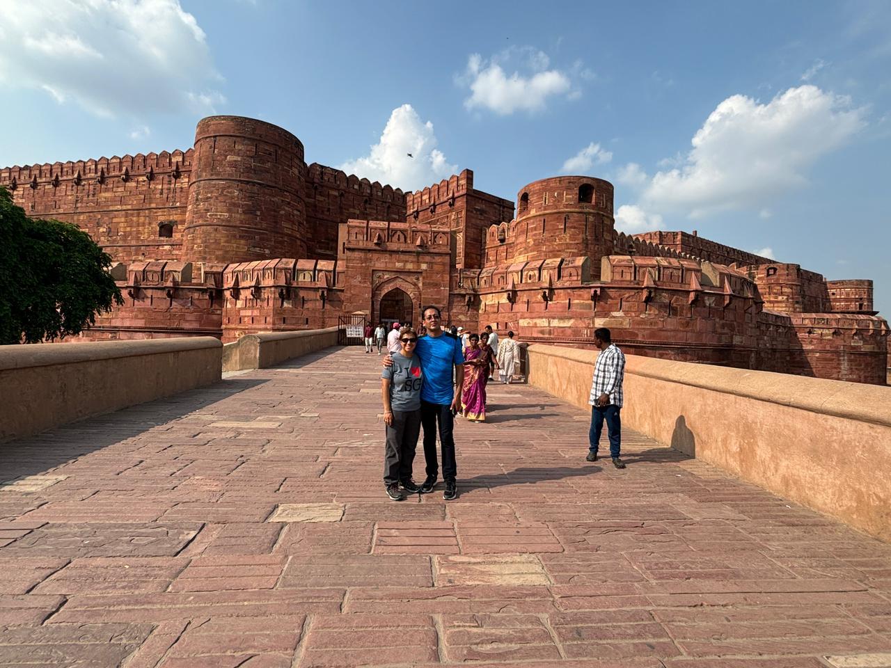 Agra fort couple visitor