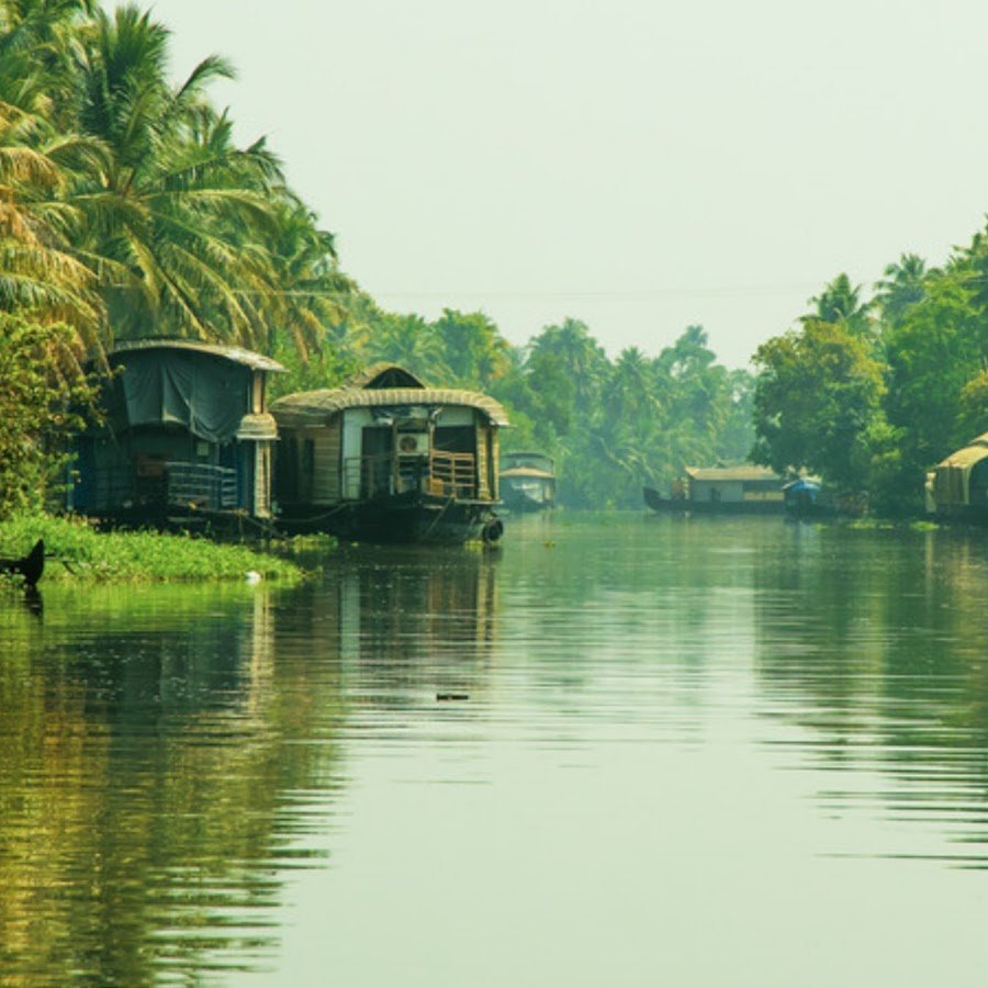 Kerala backwaters houseboat experience in Alleppey